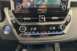 tummanvihreä metalli Toyota Corolla 2019 kuva 22.