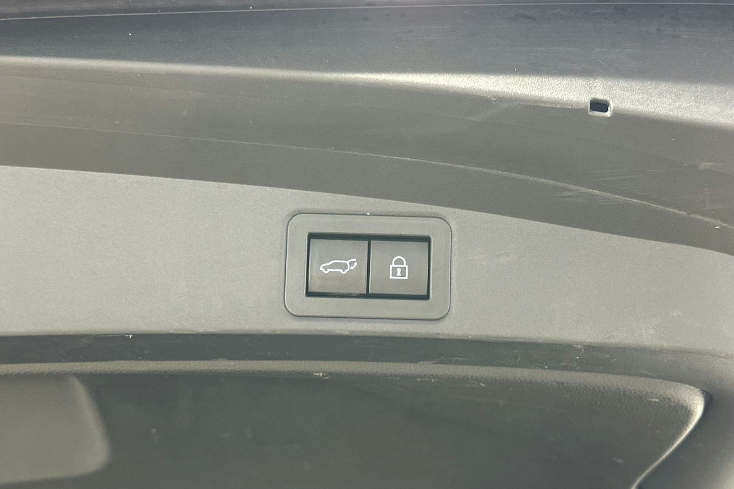 tummanvihreä metalli Toyota Corolla 2019 kuva 27.