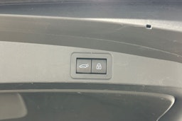 tummanvihreä metalli Toyota Corolla 2019 kuva 27.