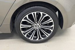 vihreä Toyota Corolla 2019 kuva 11.