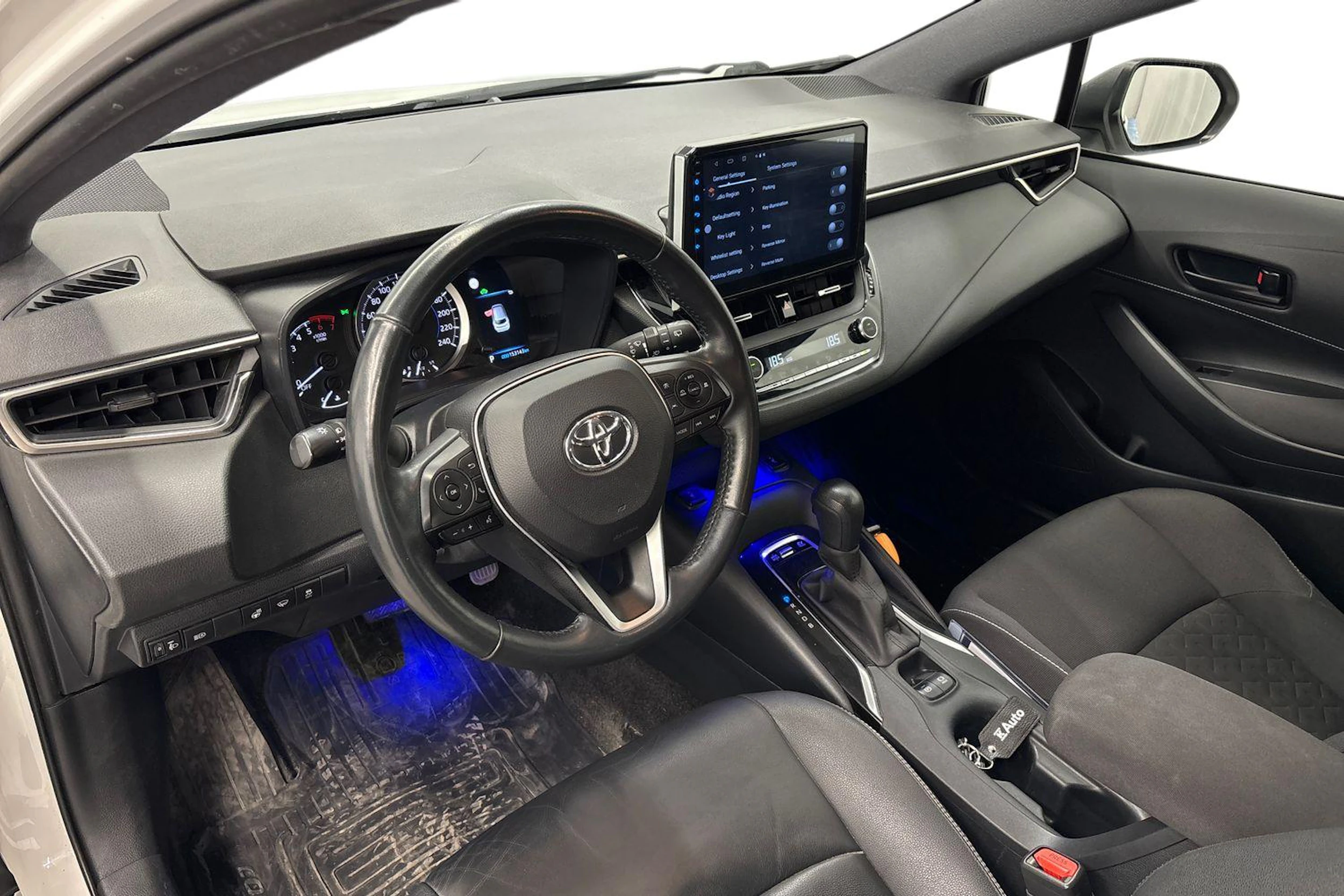 valkoinen Toyota Corolla 2019 kuva 6.
