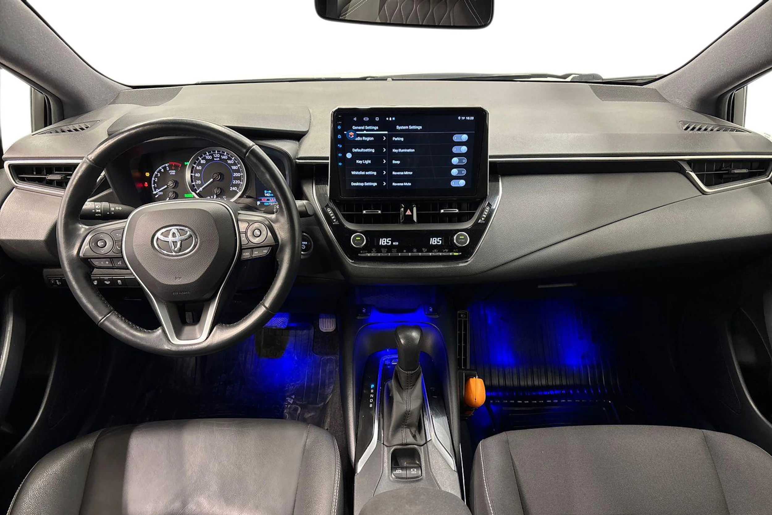 valkoinen Toyota Corolla 2019 kuva 7.