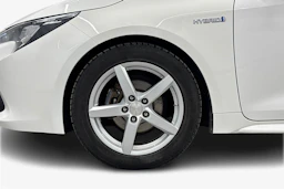 valkoinen Toyota Corolla 2019 kuva 9.