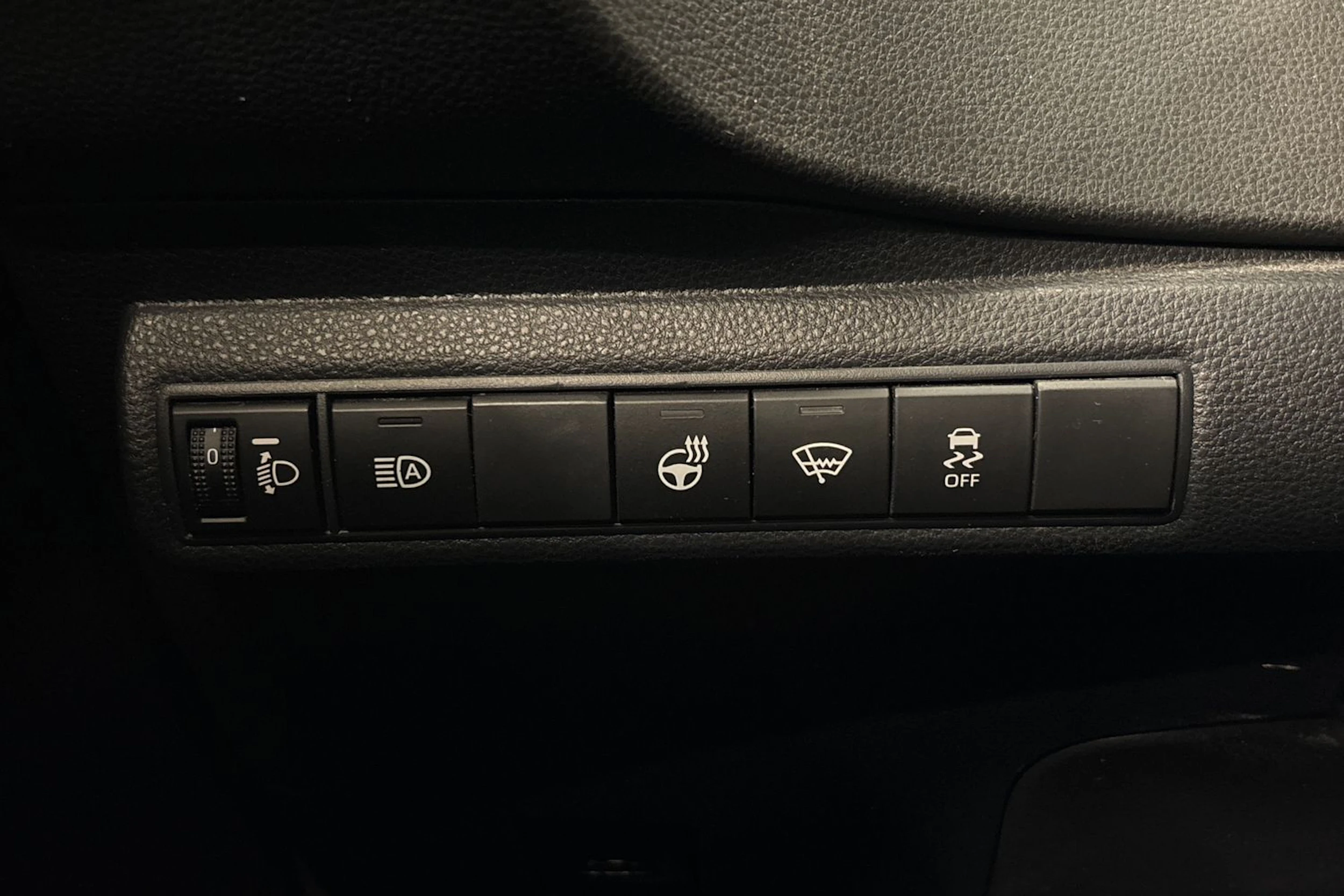 valkoinen Toyota Corolla 2019 kuva 15.