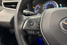 valkoinen Toyota Corolla 2019 kuva 17.