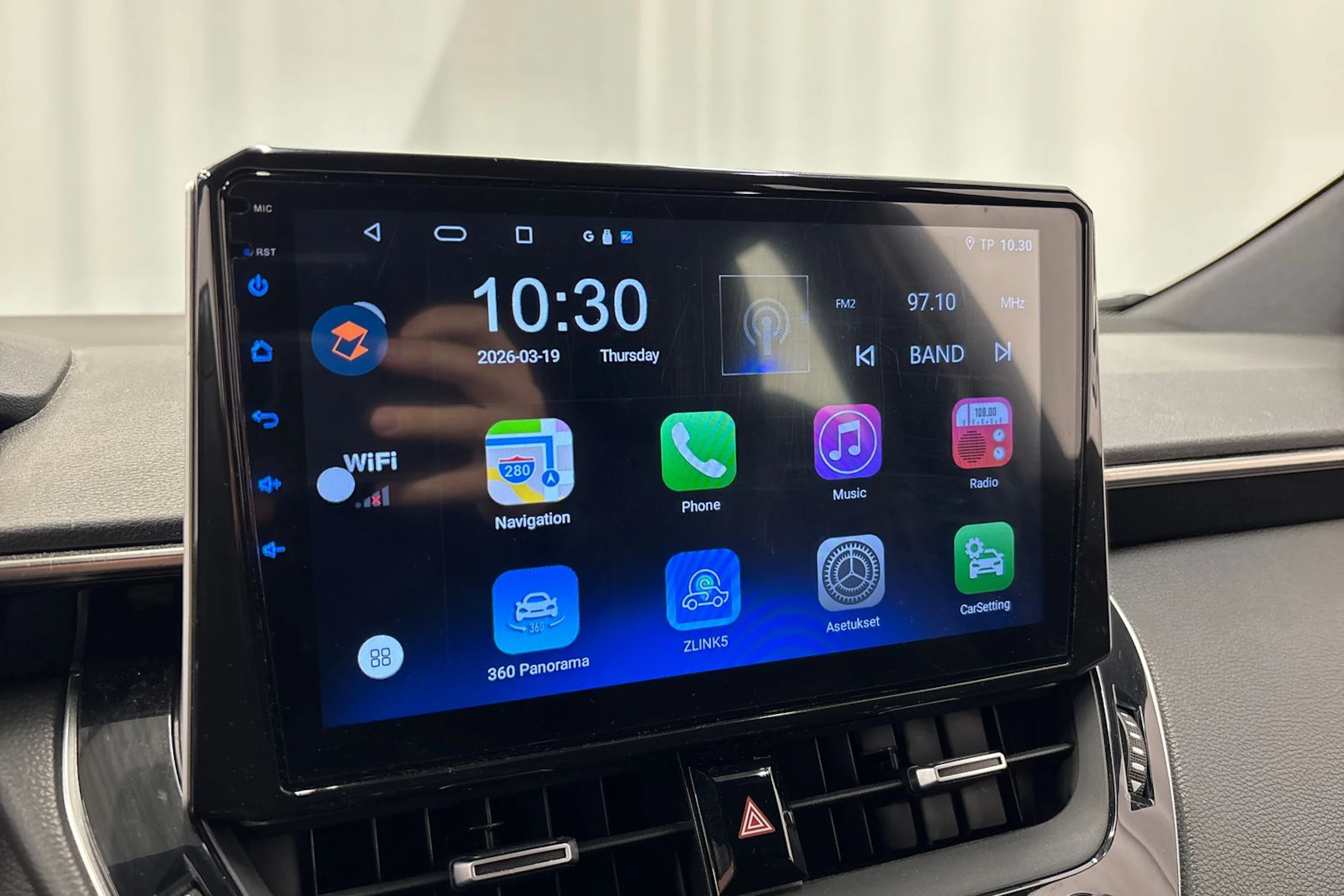 valkoinen Toyota Corolla 2019 kuva 20.