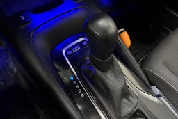 valkoinen Toyota Corolla 2019 kuva 22.