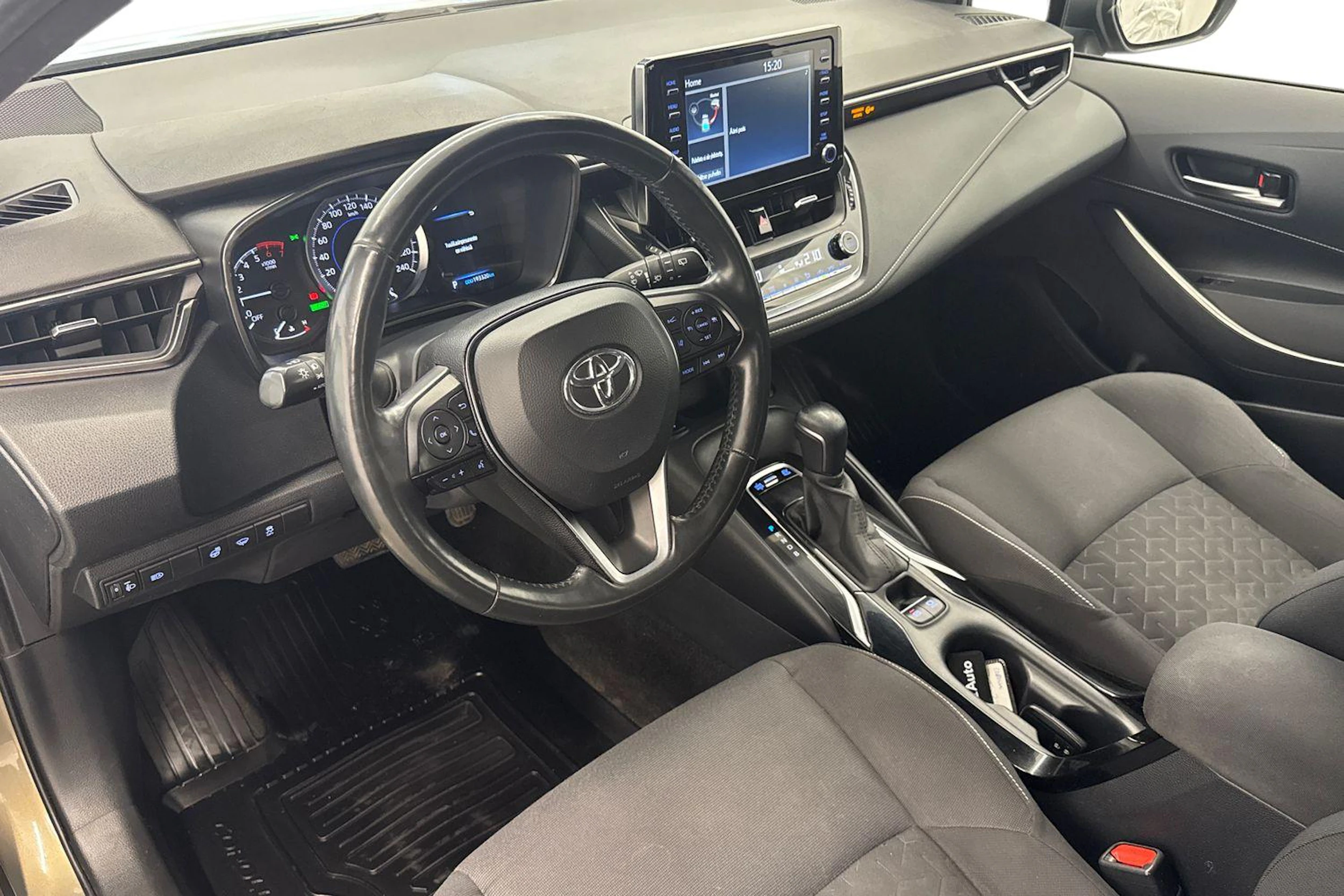 Vihreä Toyota Corolla 2019 kuva 6.
