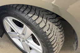 Vihreä Toyota Corolla 2019 kuva 10.