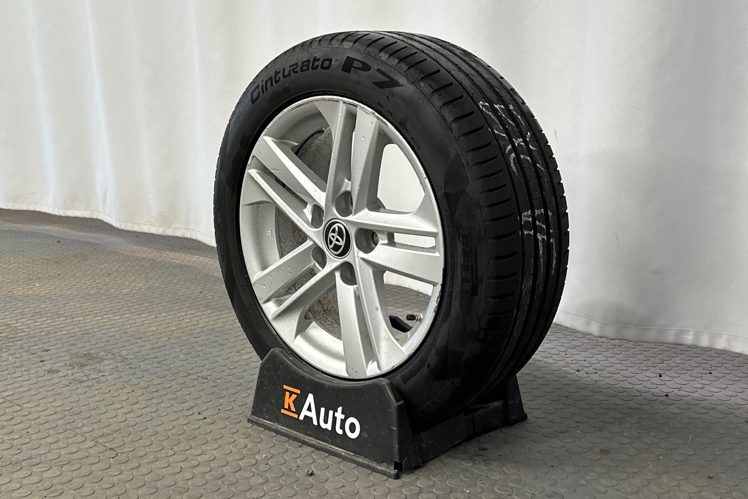 valkoinen Toyota Corolla 2020 kuva 13.