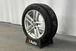 valkoinen Toyota Corolla 2020 kuva 13.