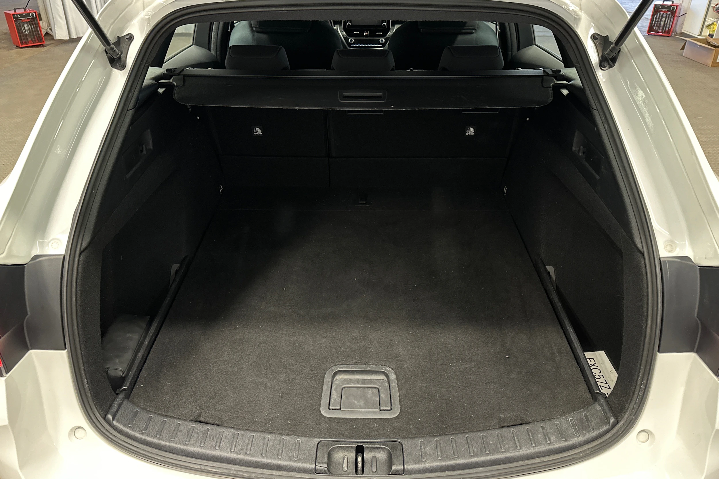 valkoinen Toyota Corolla 2020 kuva 14.