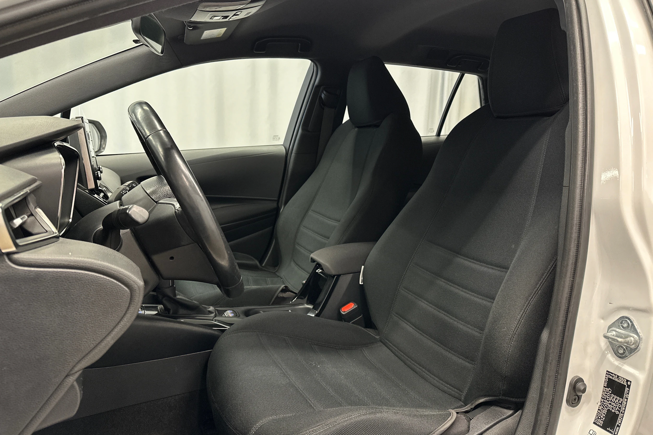 valkoinen Toyota Corolla 2020 kuva 15.