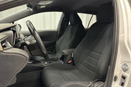 valkoinen Toyota Corolla 2020 kuva 15.