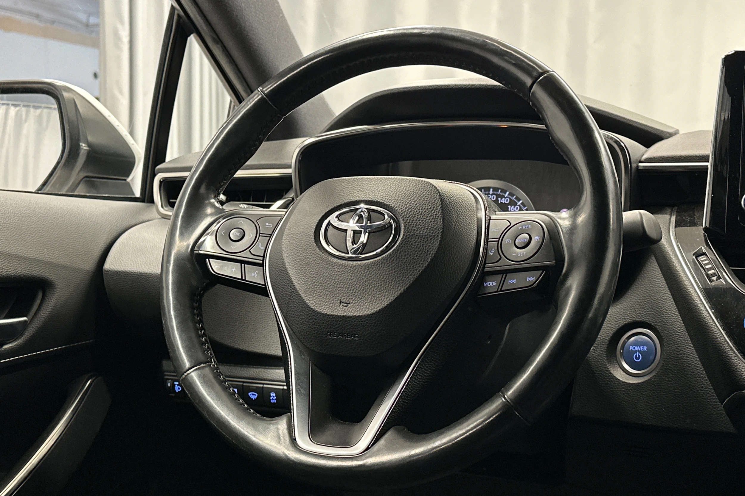 valkoinen Toyota Corolla 2020 kuva 16.