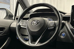 valkoinen Toyota Corolla 2020 kuva 16.