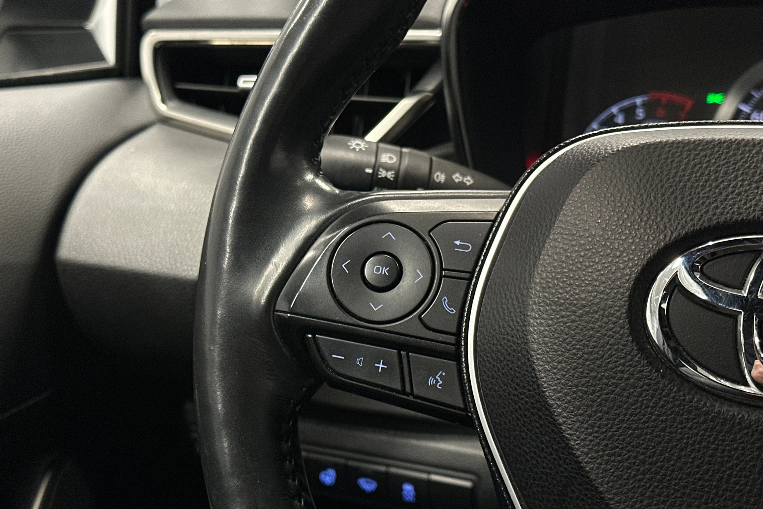 valkoinen Toyota Corolla 2020 kuva 17.