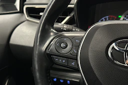 valkoinen Toyota Corolla 2020 kuva 17.