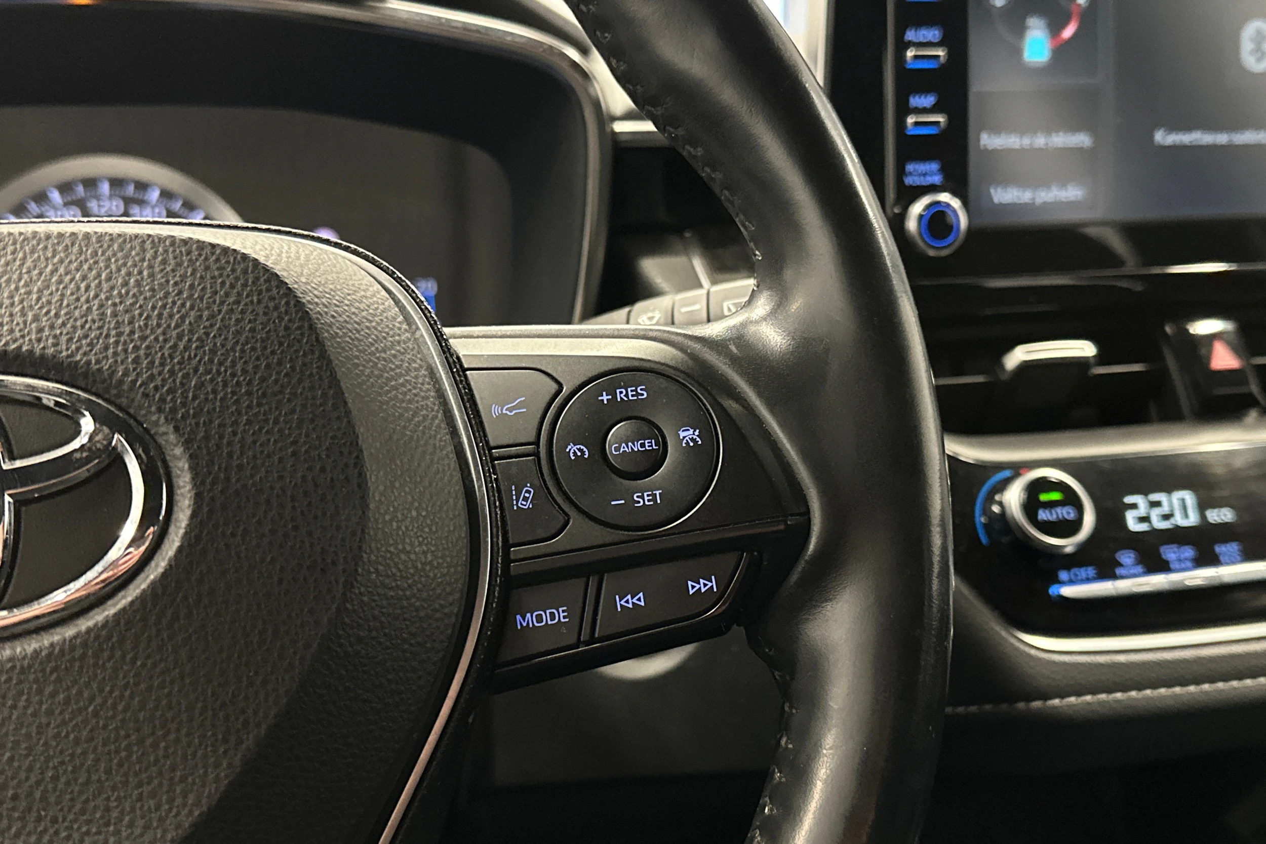 valkoinen Toyota Corolla 2020 kuva 18.