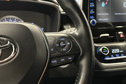 valkoinen Toyota Corolla 2020 kuva 18.