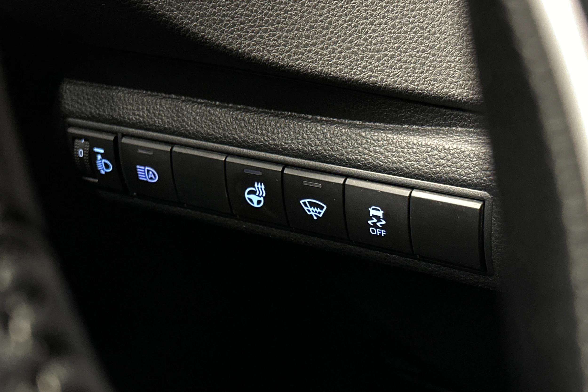 valkoinen Toyota Corolla 2020 kuva 19.