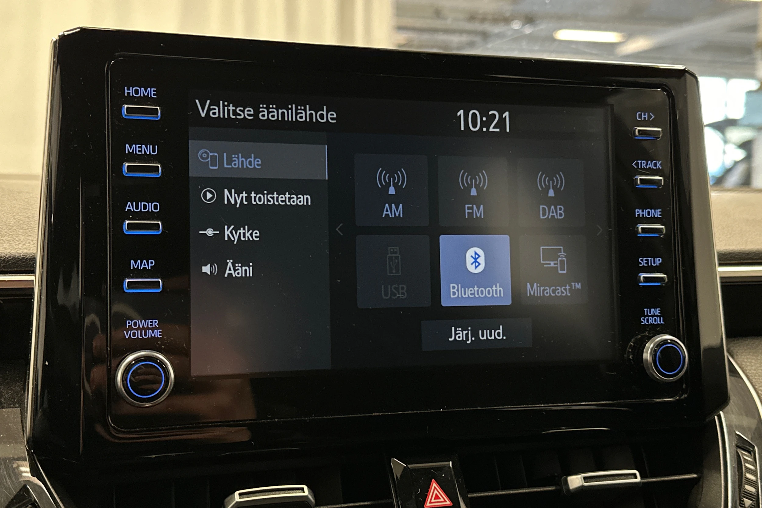 valkoinen Toyota Corolla 2020 kuva 21.