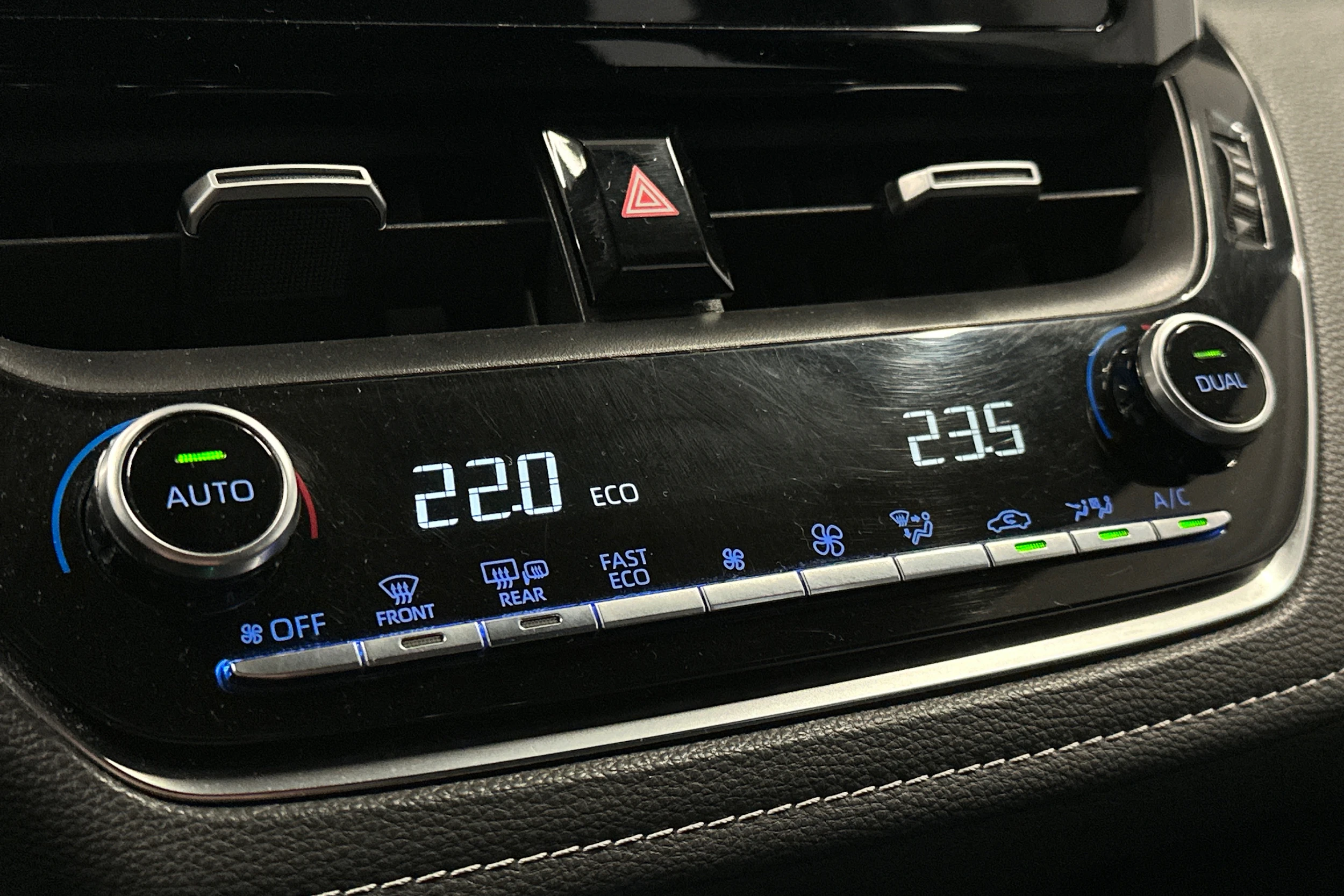 valkoinen Toyota Corolla 2020 kuva 23.