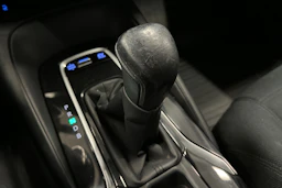 valkoinen Toyota Corolla 2020 kuva 24.