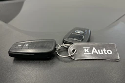 valkoinen Toyota Corolla 2020 kuva 25.