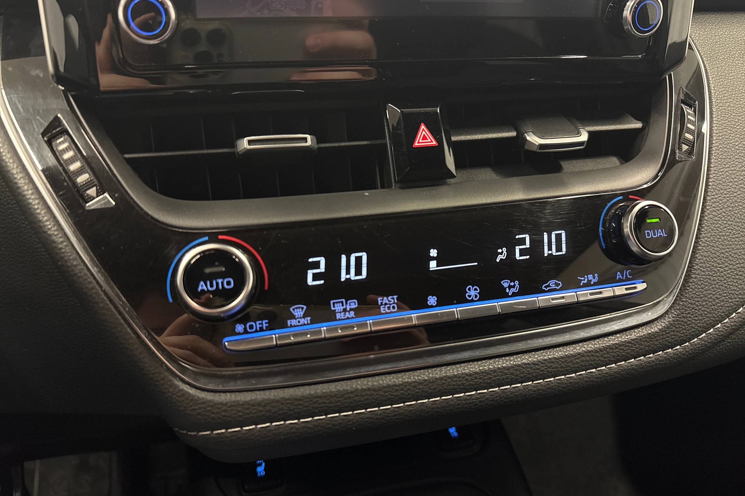 musta Toyota Corolla 2020 kuva 24.