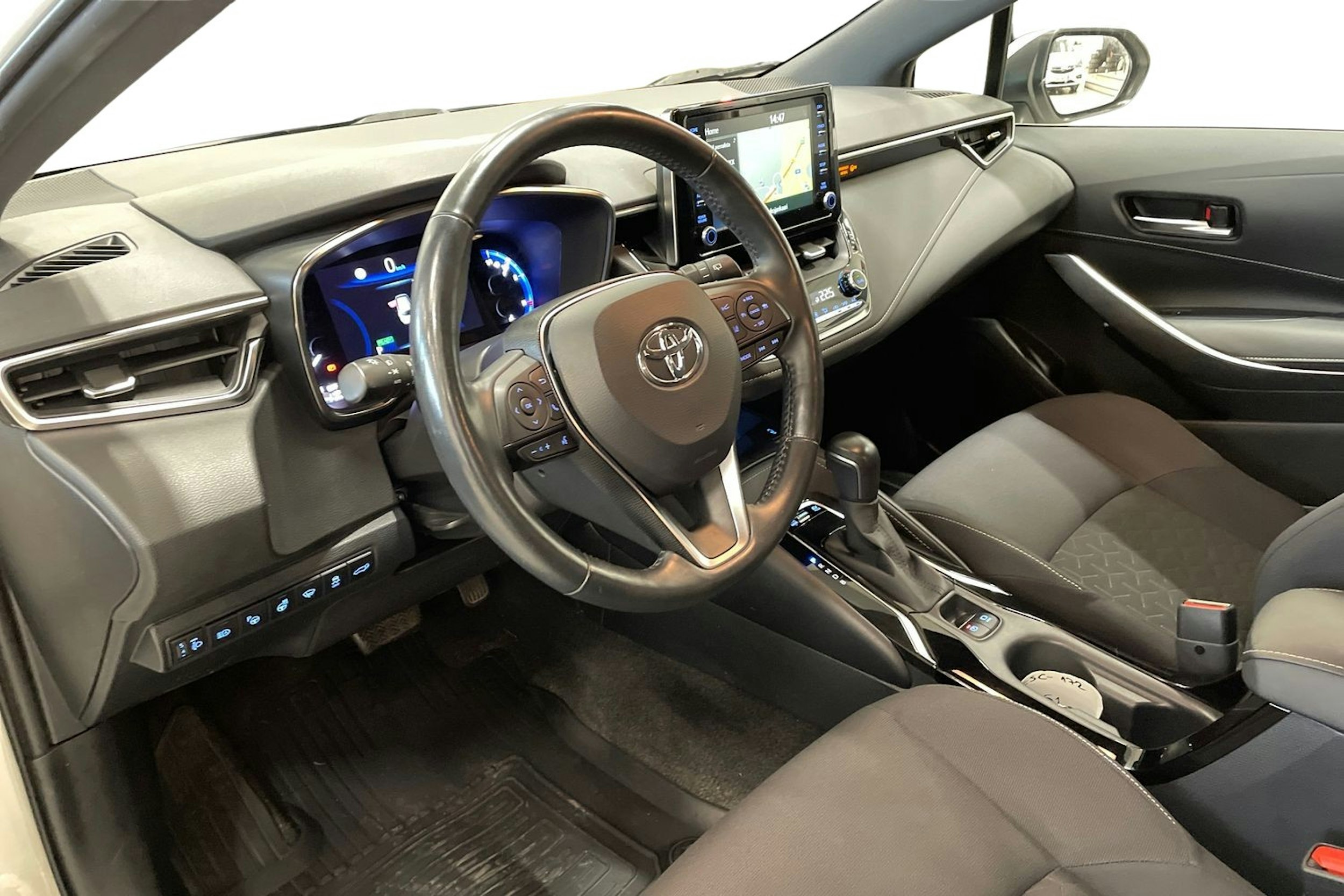 valkoinen Toyota Corolla 2020 kuva 7.