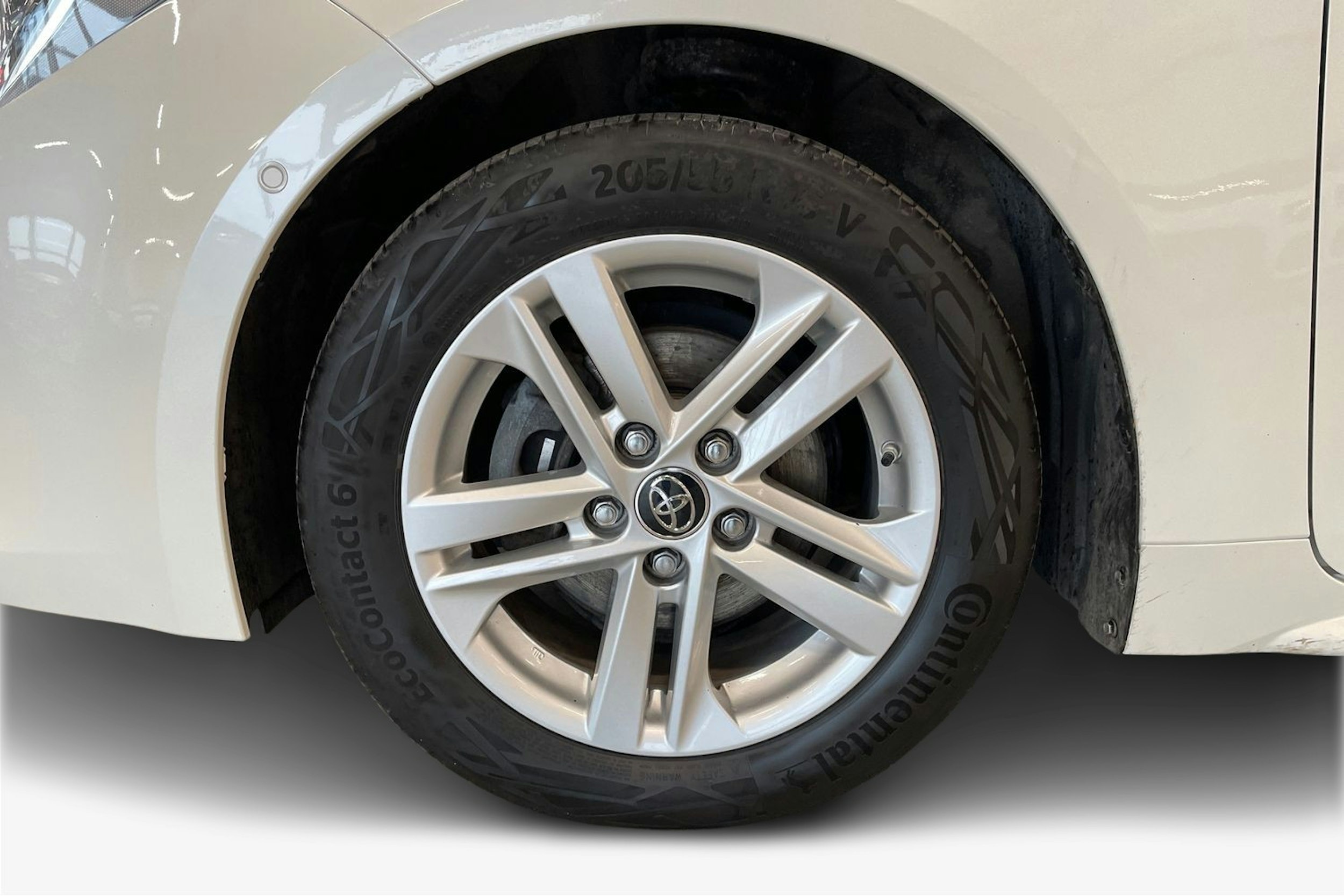 valkoinen Toyota Corolla 2020 kuva 11.