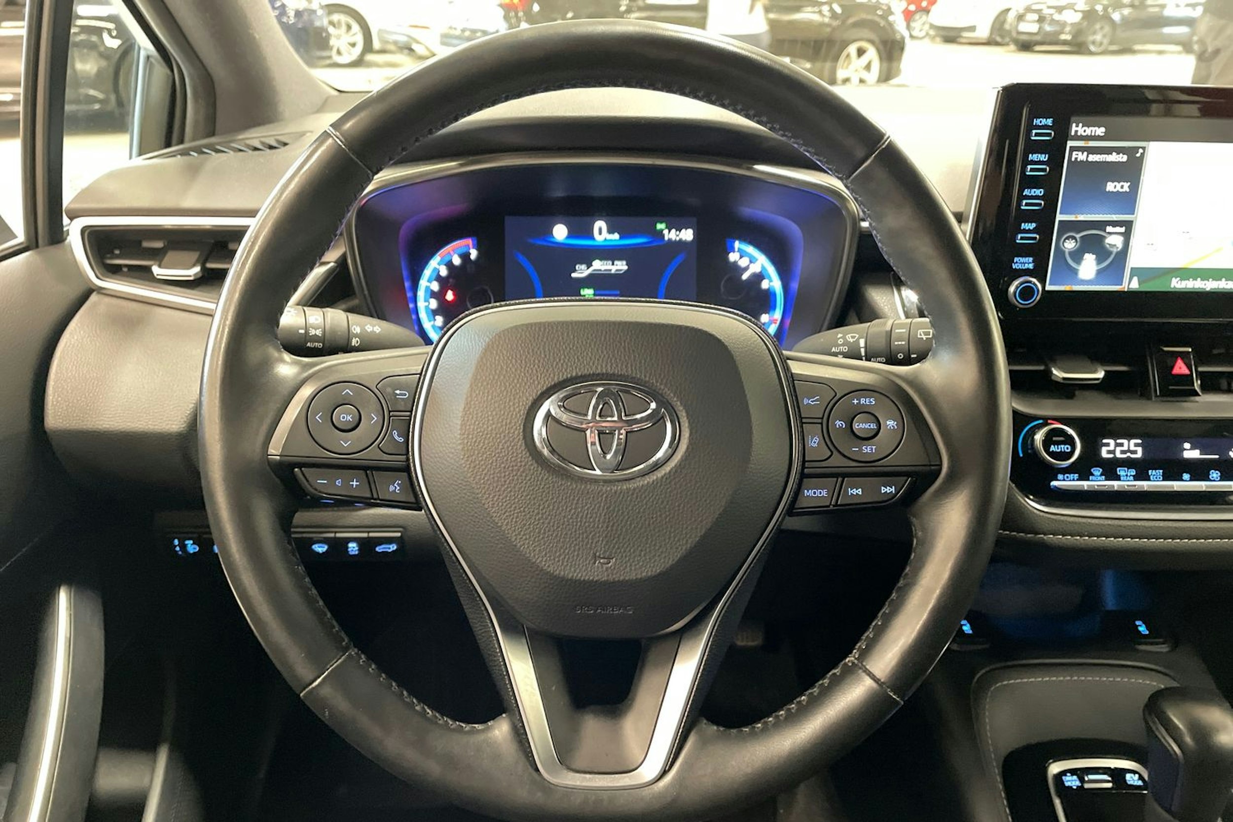 valkoinen Toyota Corolla 2020 kuva 15.