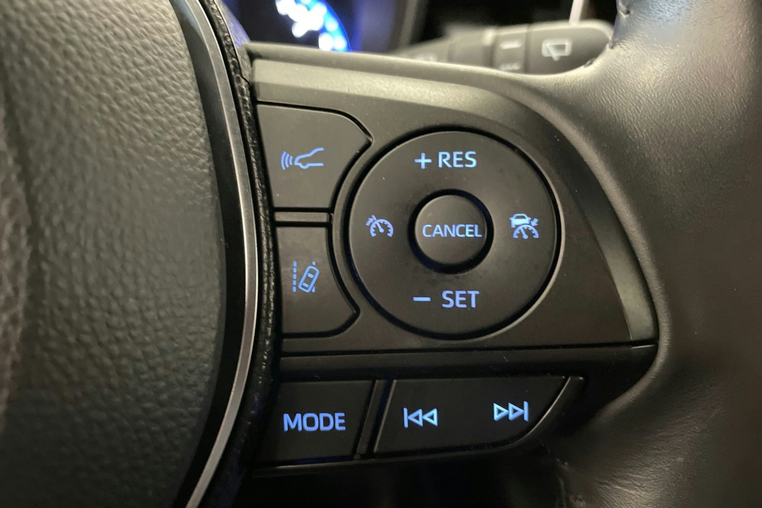 valkoinen Toyota Corolla 2020 kuva 16.