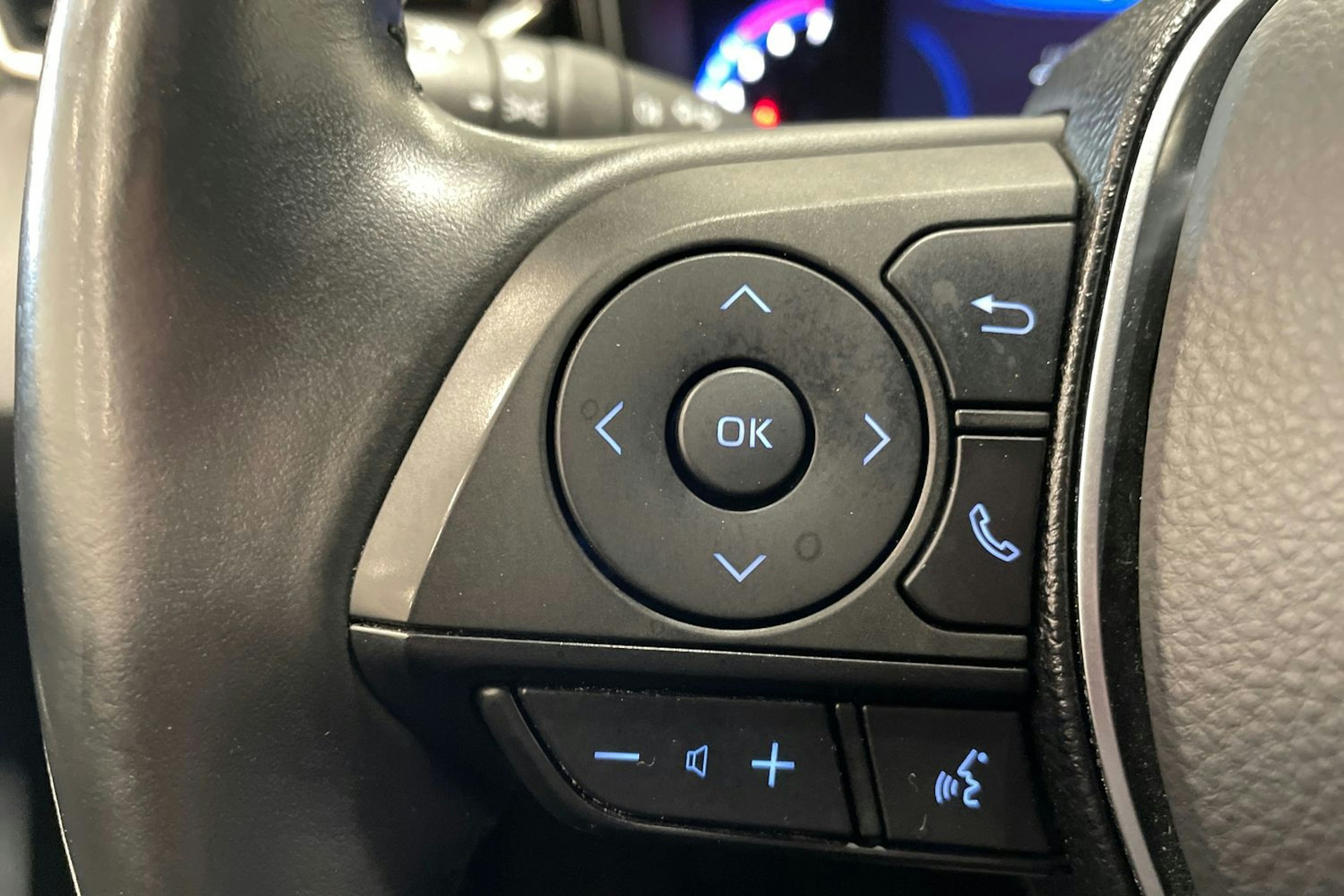 valkoinen Toyota Corolla 2020 kuva 17.
