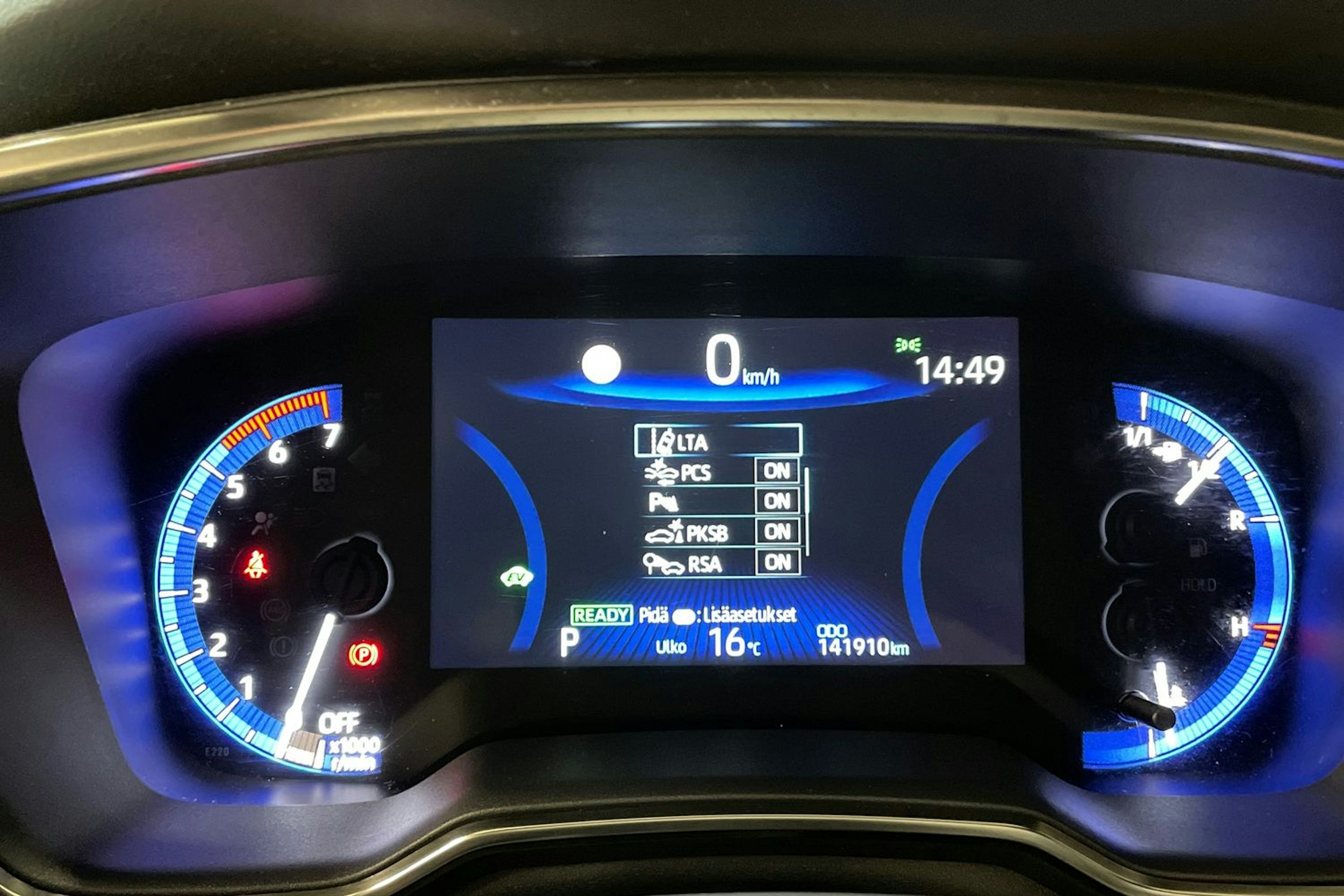 valkoinen Toyota Corolla 2020 kuva 19.