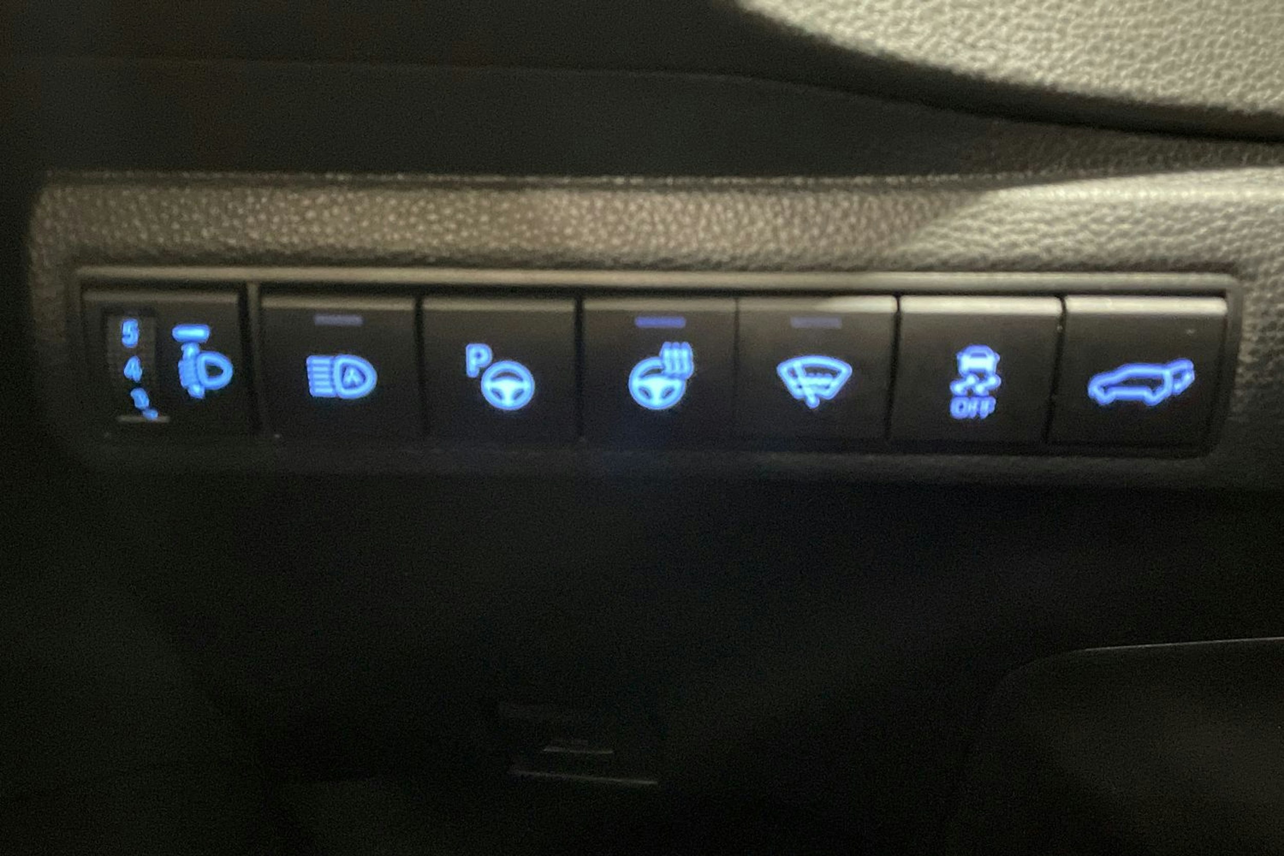 valkoinen Toyota Corolla 2020 kuva 20.