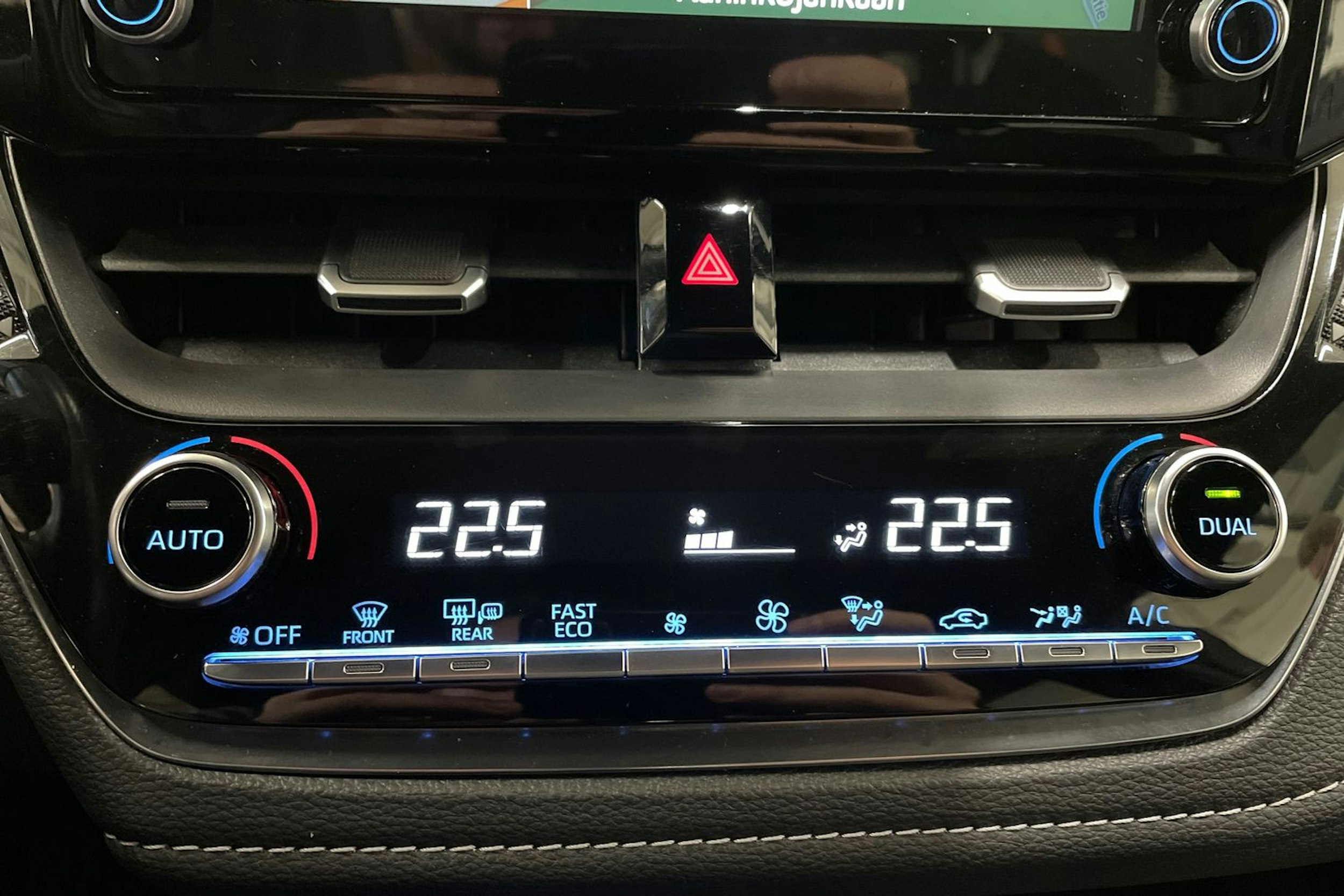 valkoinen Toyota Corolla 2020 kuva 25.