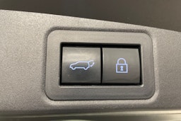 valkoinen Toyota Corolla 2020 kuva 34.