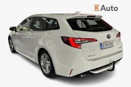 Valkoinen Toyota Corolla 2020 kuva 2.