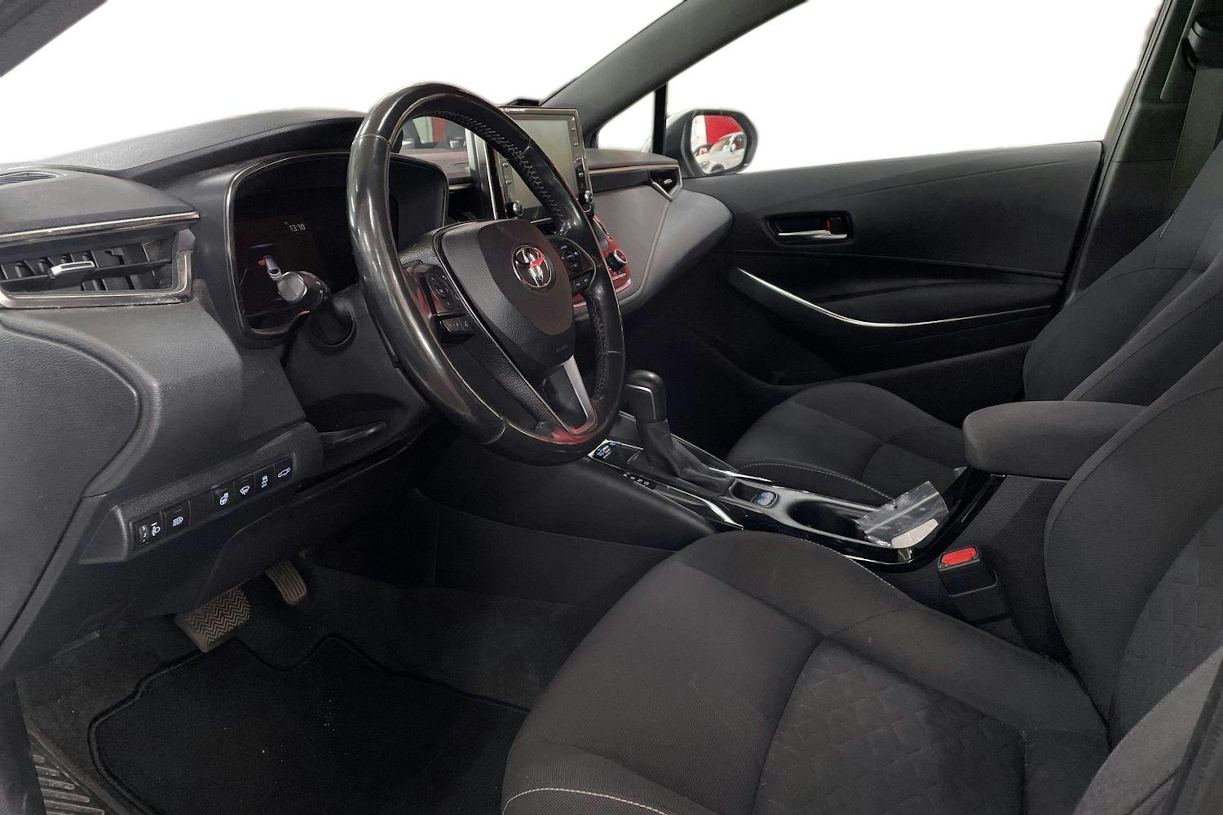 Valkoinen Toyota Corolla 2020 kuva 3.