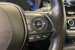valkoinen Toyota Corolla 2020 kuva 13.