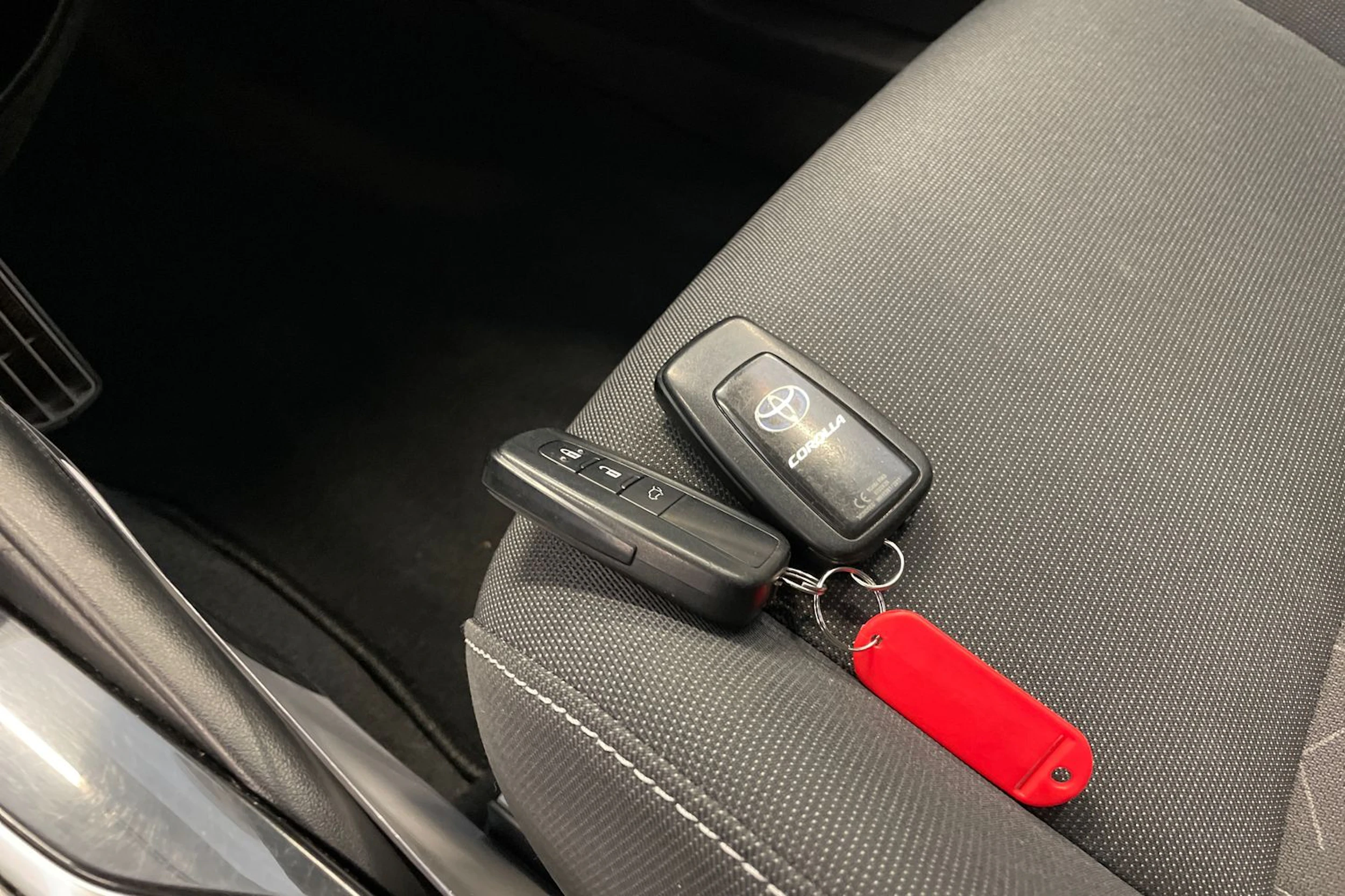 valkoinen Toyota Corolla 2020 kuva 16.