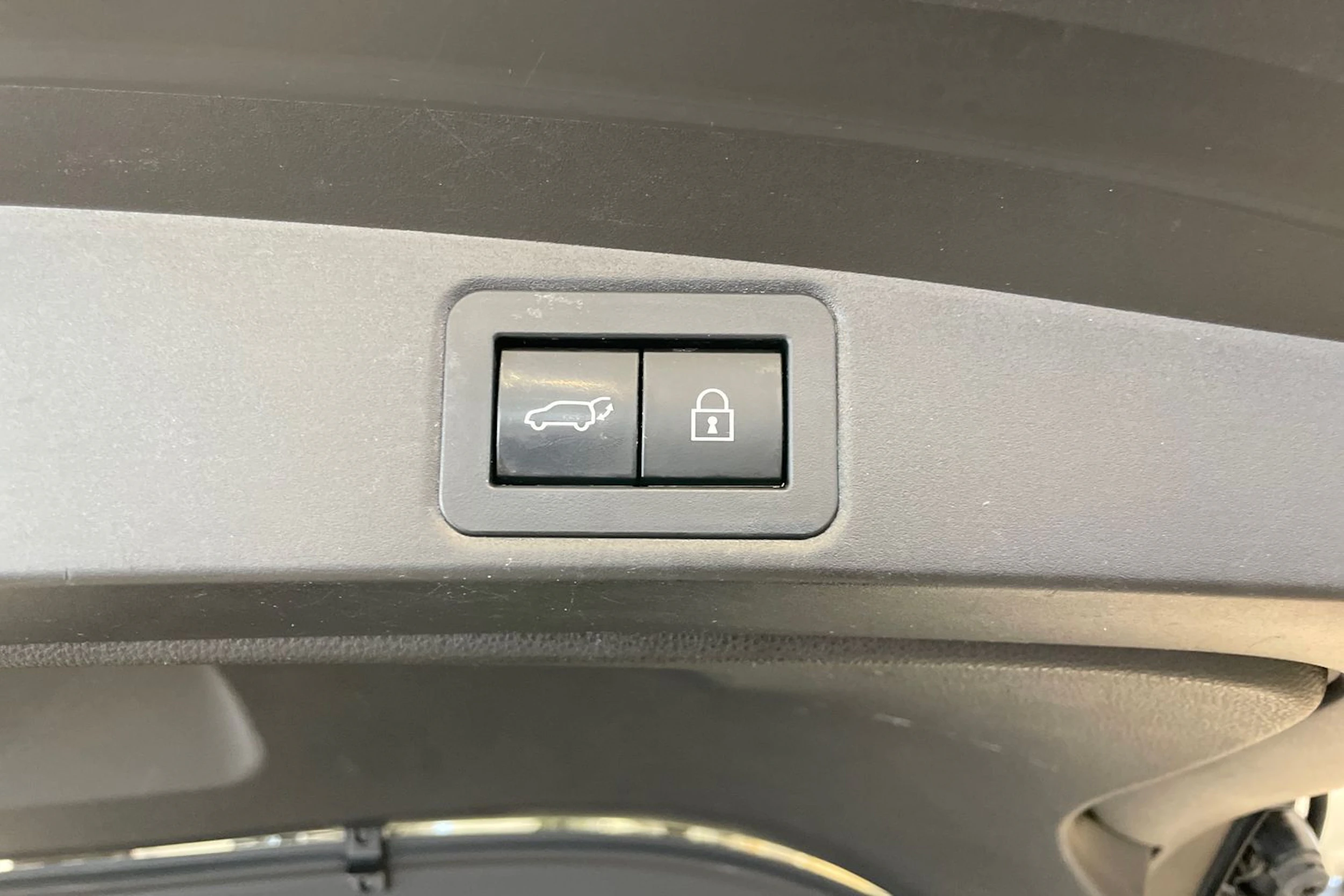valkoinen Toyota Corolla 2020 kuva 18.