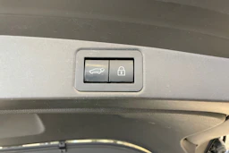 valkoinen Toyota Corolla 2020 kuva 18.