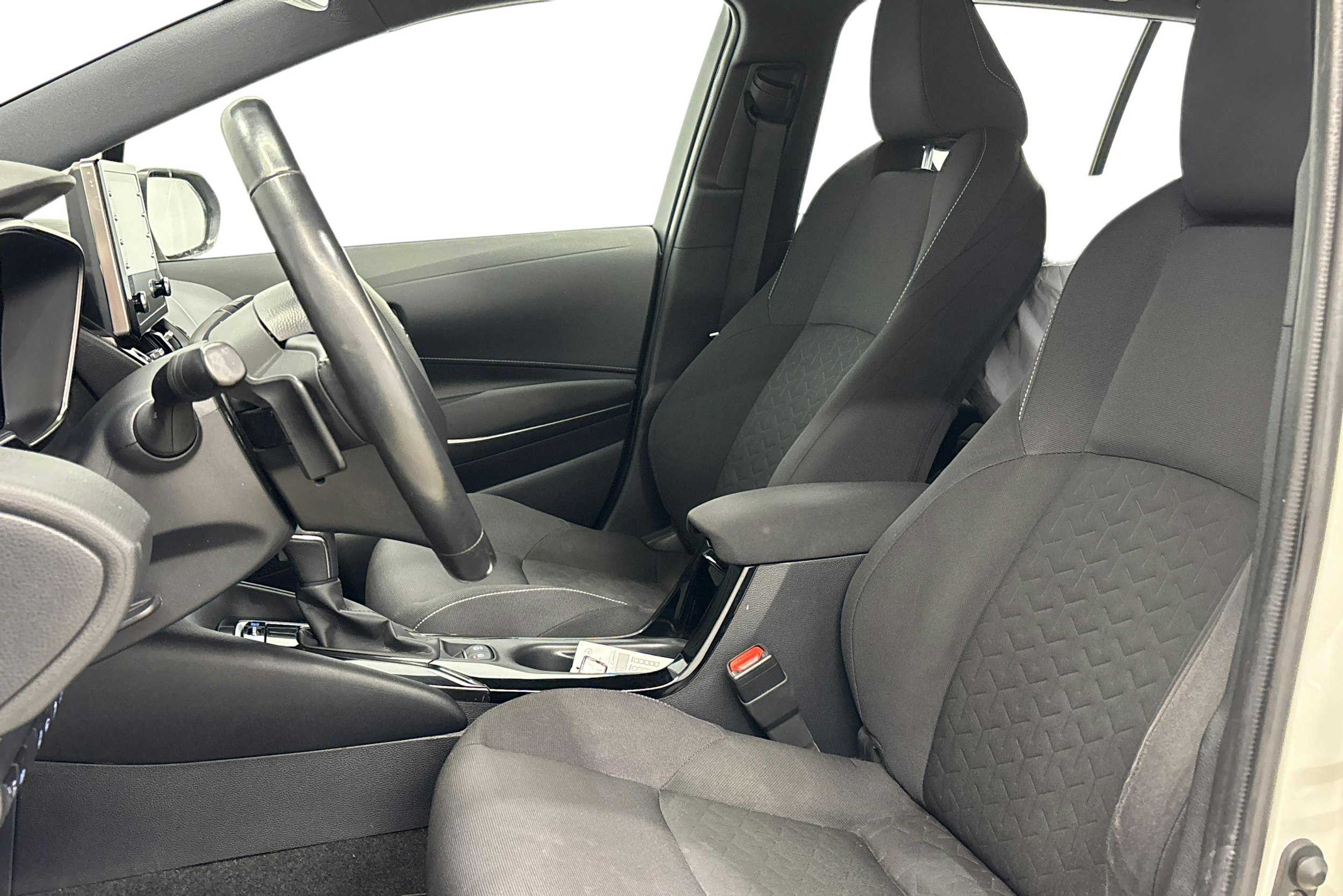 valkoinen Toyota Corolla 2020 kuva 9.