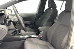 valkoinen Toyota Corolla 2020 kuva 9.