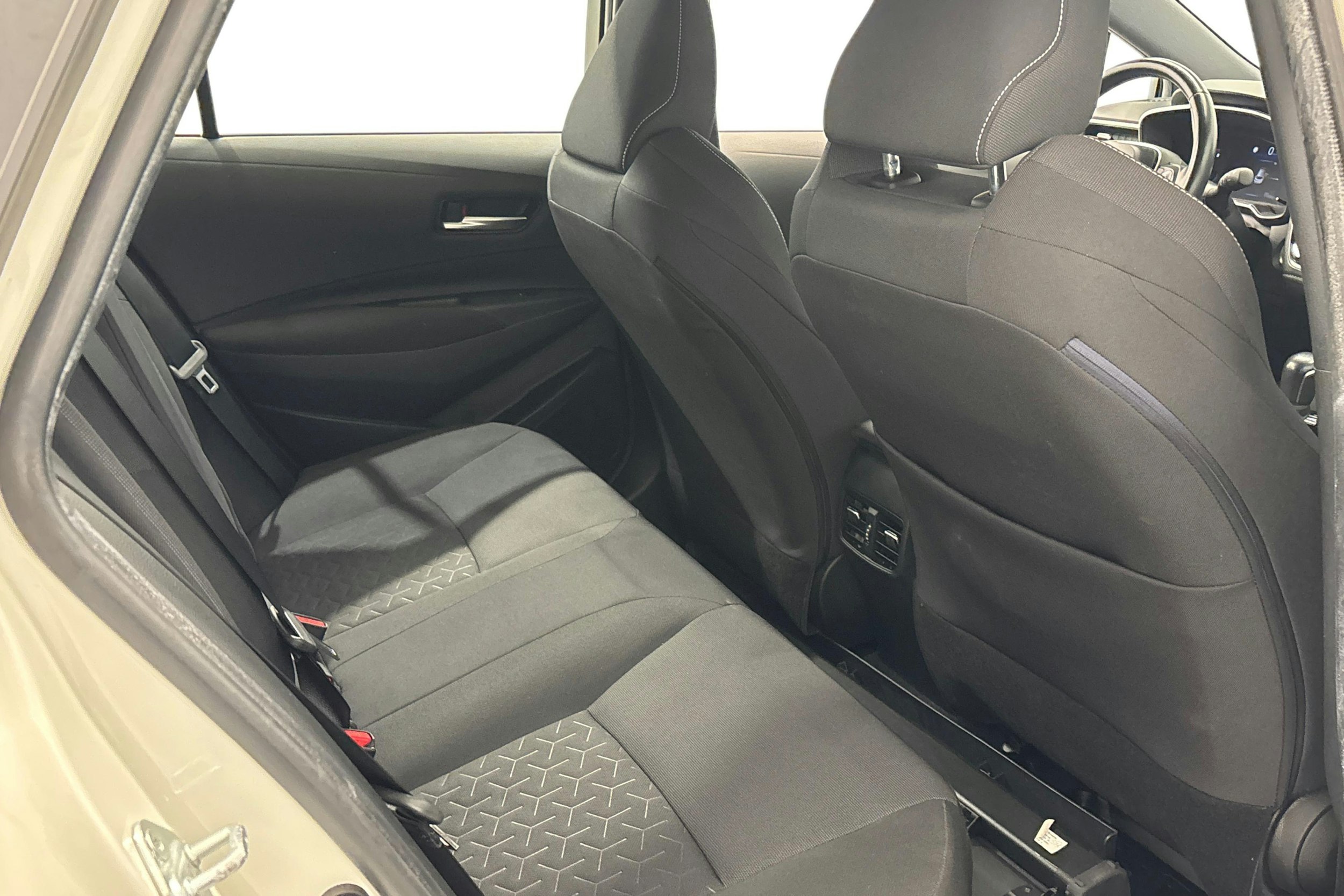 valkoinen Toyota Corolla 2020 kuva 11.