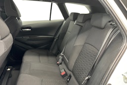 valkoinen Toyota Corolla 2020 kuva 13.