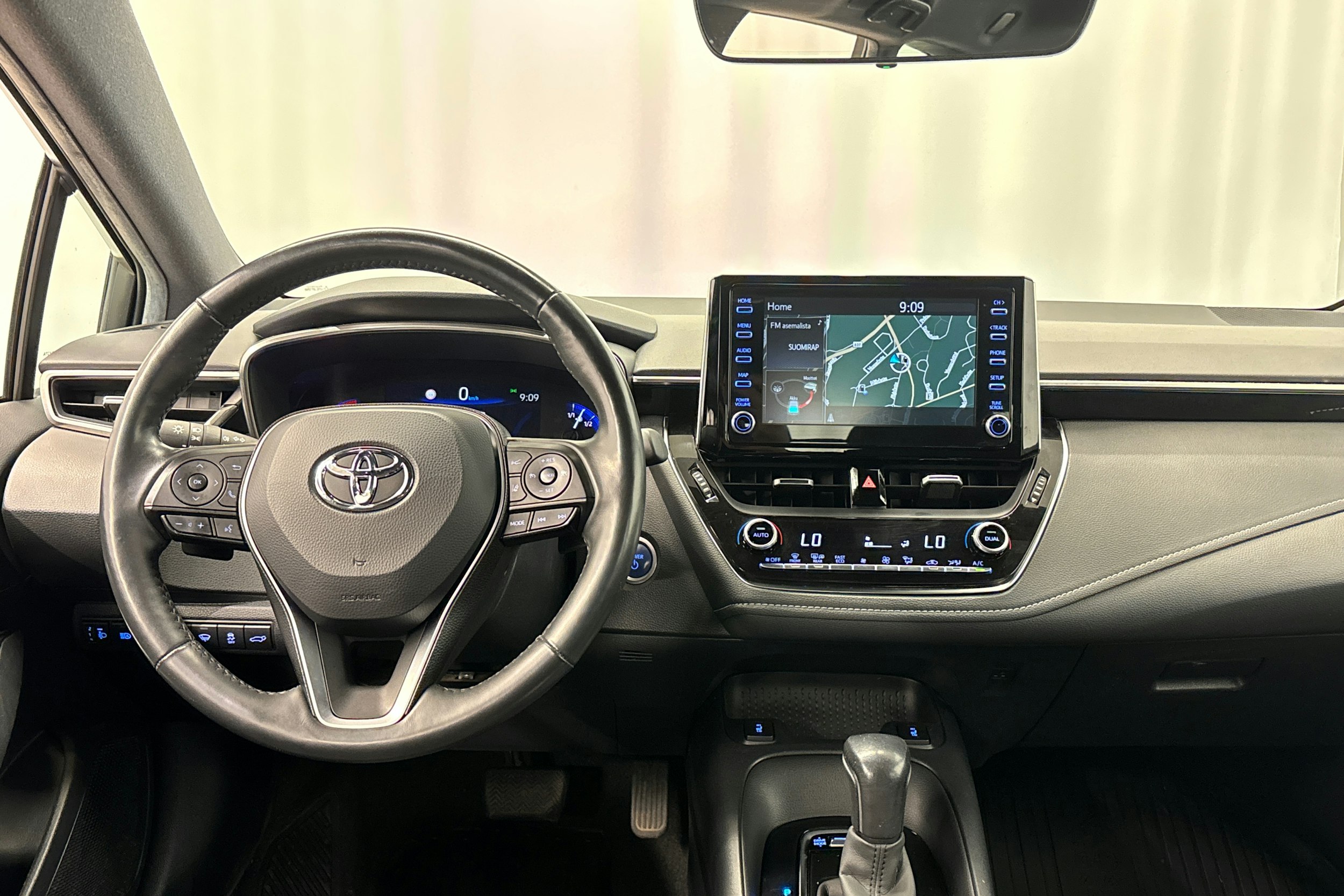 valkoinen Toyota Corolla 2020 kuva 15.